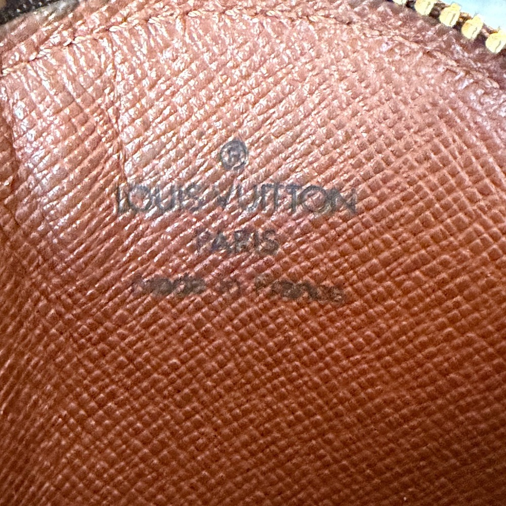 Louis Vuitton Monogram Round Coin Purse - Picture 7 of 8